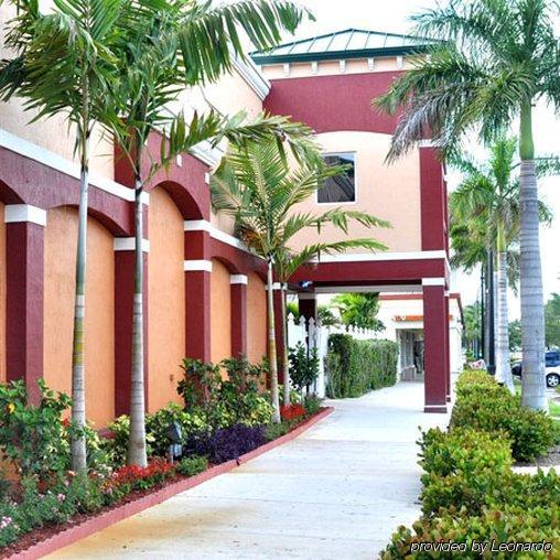 Plantation Inn Hotel And Lounge Exterior photo