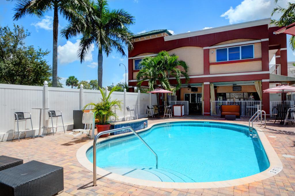 Plantation Inn Hotel And Lounge Exterior photo