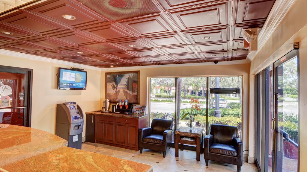 Plantation Inn Hotel And Lounge Exterior photo