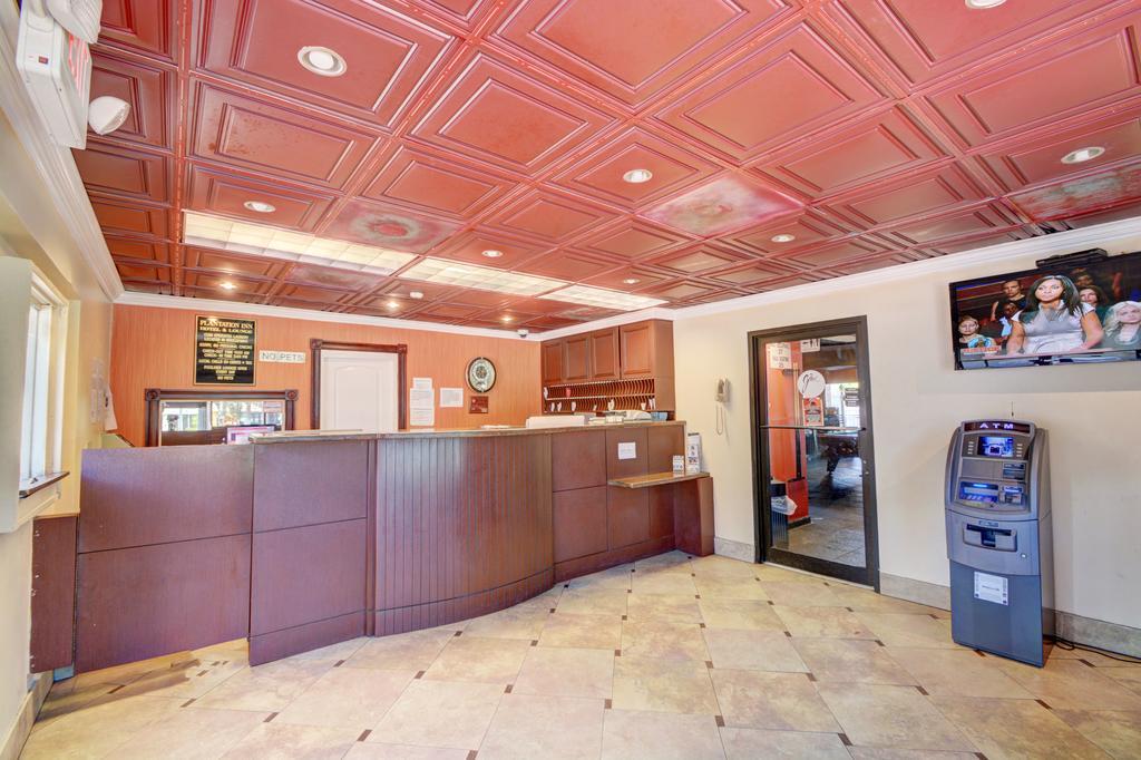 Plantation Inn Hotel And Lounge Exterior photo
