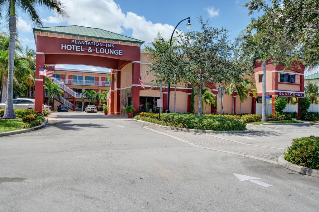 Plantation Inn Hotel And Lounge Exterior photo