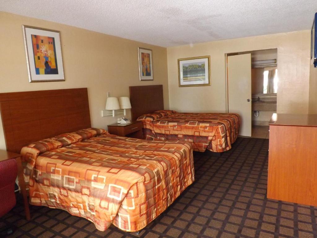 Plantation Inn Hotel And Lounge Room photo
